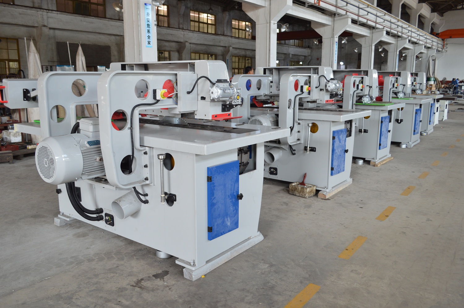 Straight Line Rip Saw (Bottom saw)