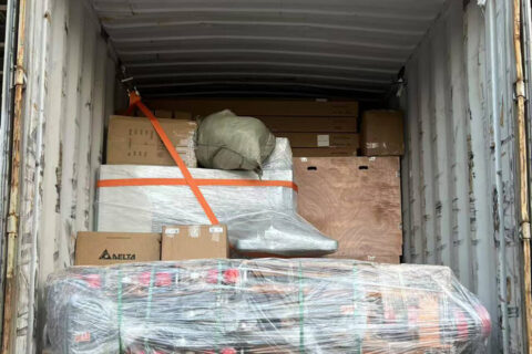 1×20’GP container loading on woodworking machinery